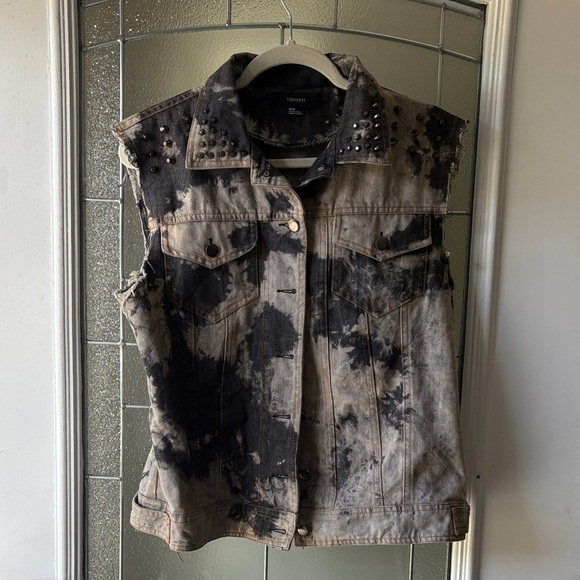 Forever 21 Black and Tan Studded Denim Vest preloved - Picture 1 of 8